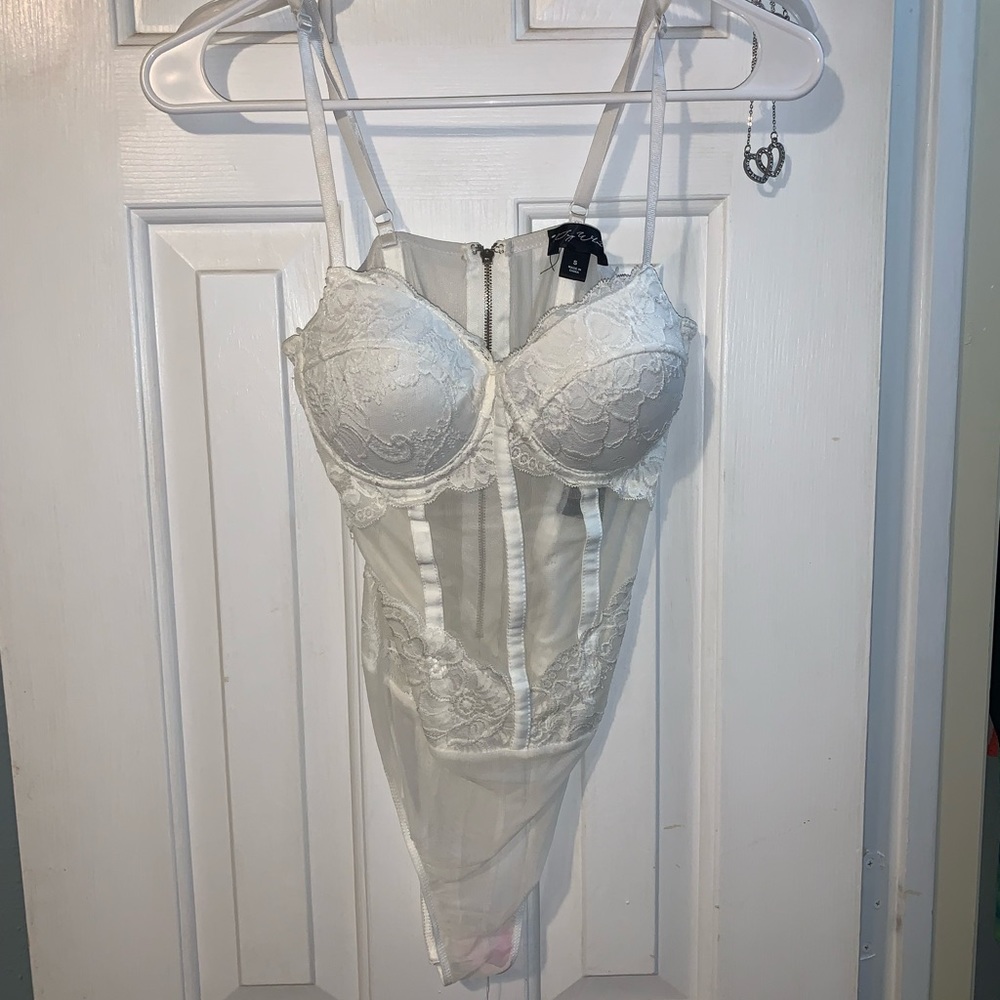 Lace body suit